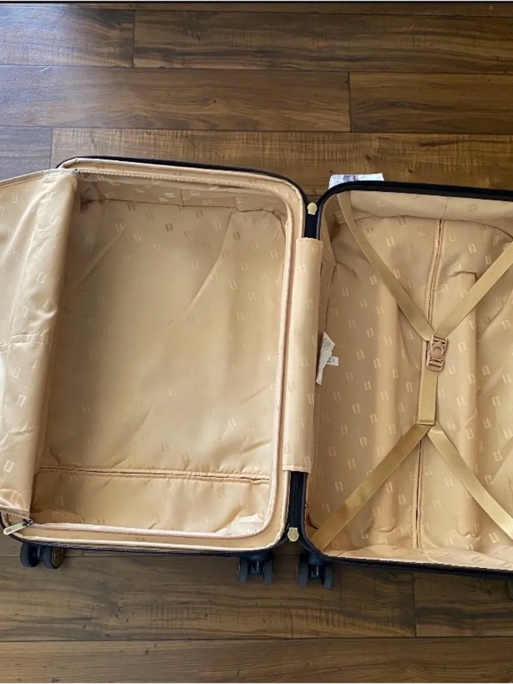 Hartmann Century Deluxe Hardside Carry-On Expandable Spinner 26”x16”x10” Sep 026